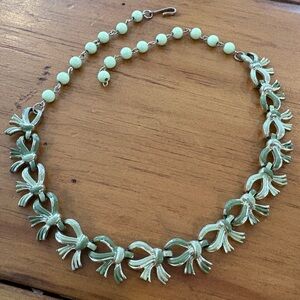 Vintage Mint Green Glass Bow Link Necklace 60s/70s